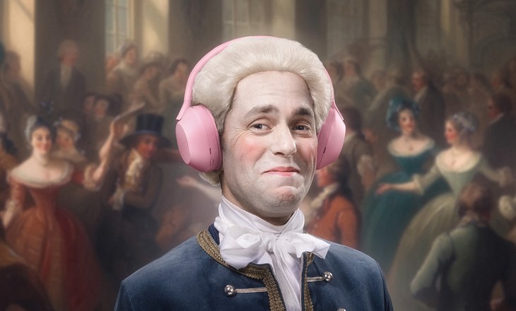Illustrasjon av han Amadeus, med rosa høreklogger. 